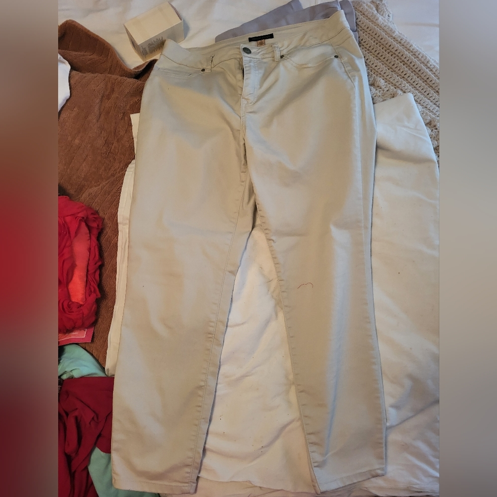 Cute khaki pants some stretch